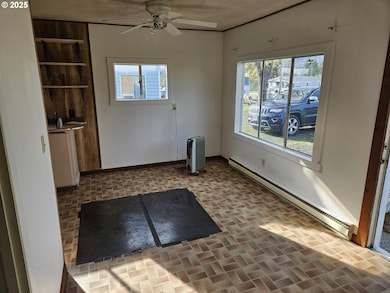 142 S Comstock Ave, Sutherlin, OR 97479 - photo 3