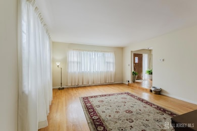 11 Edgeworth Place, New Brunswick, NJ 08901 - photo 5