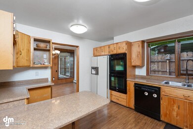 Eat-In Kitchen