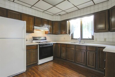 524 W 4th St, Cedar Falls, IA 50613 - photo 4