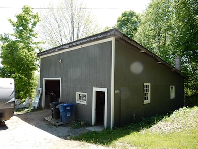 garage/barn building