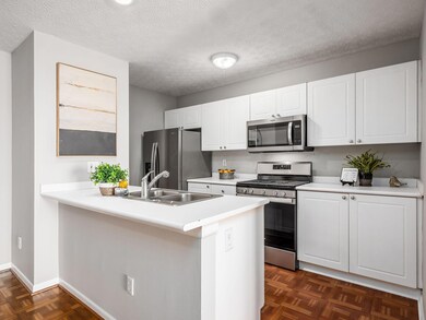 EAT-IN KITCHEN