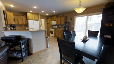 Kitchen/Dining<|><|>