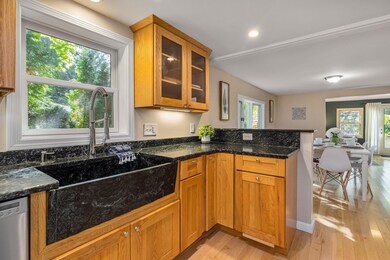 546 Sagamore Ave, Portsmouth, NH 03801 - photo 5