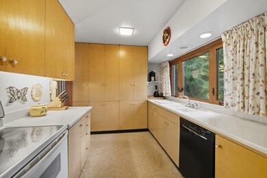 327 Oak Tree Ln, Waukegan, IL 60085 - photo 5