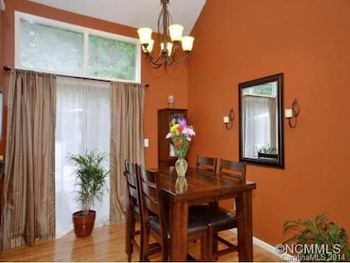 7 Apple Blossom Ln, Hendersonville, NC 28792 - photo 3