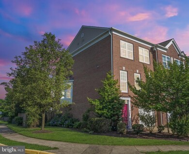 8933 Singleleaf Cir, Lorton, VA 22079 - photo 2