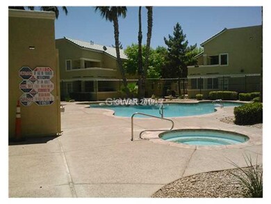 Swimming Pool/Hot Tub/Sauna. Community