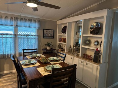 2212 Ridgecrest Dr, Valrico, FL 33594 - photo 4