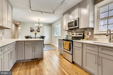 2816 Shanandale Dr, Silver Spring, MD 20904 - photo 4