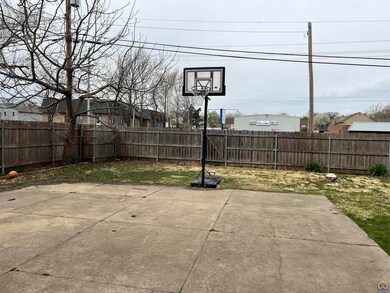 3325 SW Moundview Dr, Topeka, KS 66614 - photo 6