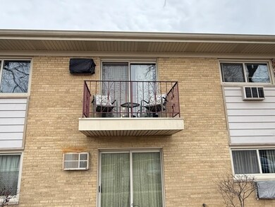 5725 Holmes Ave unit 15, Clarendon Hills, IL 60514 - photo 2