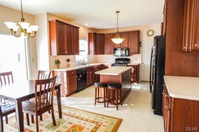 1211 Foxview Dr, Bethlehem, PA 18017 - photo 5