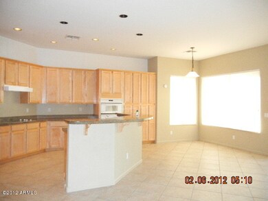 Upgraded Maple Cabinets/Breakfast Nook
