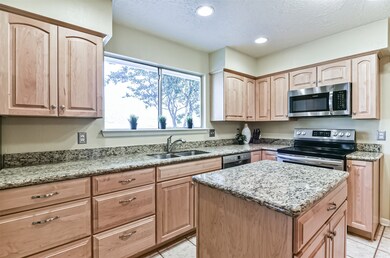 1311 Bayou Oak Dr, Friendswood, TX 77546 - photo 7