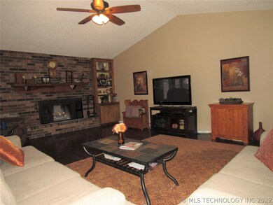 1301 S 29th St, Broken Arrow, OK 74014 - photo 2