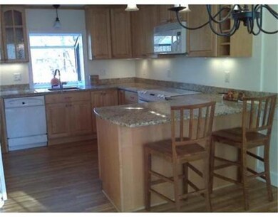 142 Oakland St unit 142, Wellesley Hills, MA 02481 - photo 2