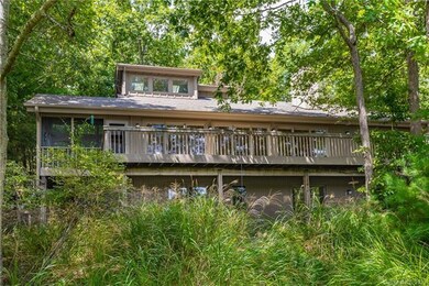 Huge Deck to enjoy the Views