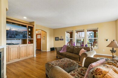 1711 NW Ivy Ave, Redmond, OR 97756 - photo 4