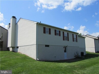 1402 Franklin Ct unit 19, Lansdale, PA 19446 - photo 2