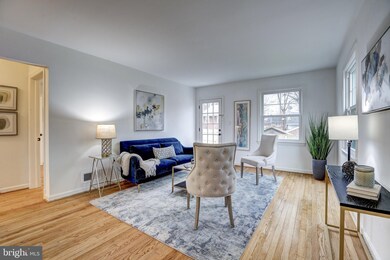 2116 Forest Glen Rd, Silver Spring, MD 20910 - photo 2