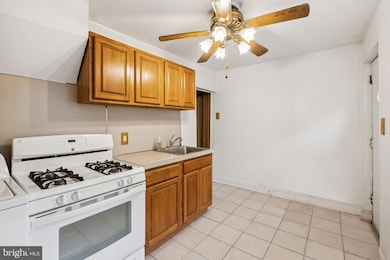 2426 Aspen St, Philadelphia, PA 19130 - photo 4