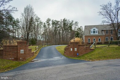 9201 Hampton Hunt Dr, Fairfax Station, VA 22039 - photo 2