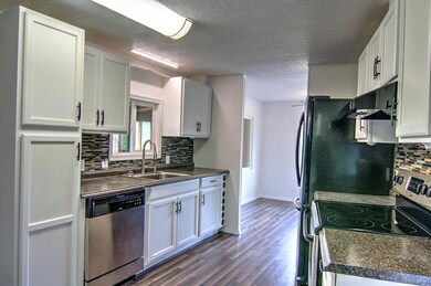 Jerilyn Valentine - 05 Kitchen