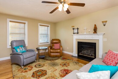 3 Squire Lane living room