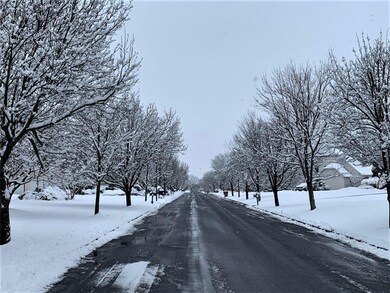 6887 Lehigh Ct, Allentown, PA 18106 - photo 5