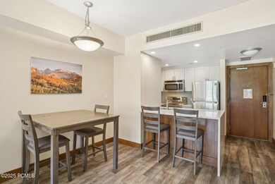 6-web-or-mls-N Sundial Ct-1104-007
