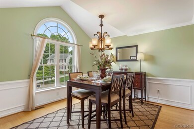 Large formal dining with vaulted ceiling, big Pall