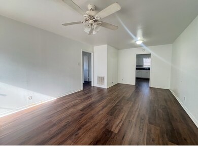 405 Botts St unit A, Brenham, TX 77833 - photo 2