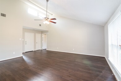 7327 Shady Vale Ln, Houston, TX 77040 - photo 6