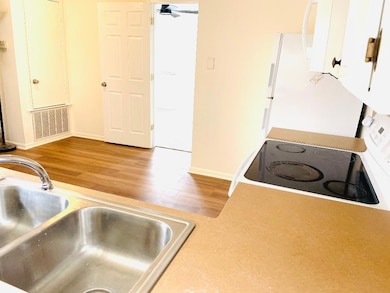 5608 Cougar Dr unit 203, Austin, TX 78745 - photo 4