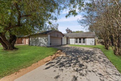 2808 Pinewood Dr, League City, TX 77573 - photo 2