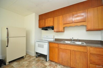 661 Main St unit 3, Slatington, PA 18080 - photo 2