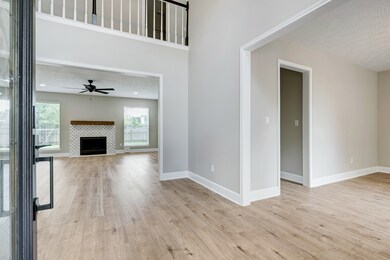 4001 Spring Branch Dr E, Pearland, TX 77584 - photo 2