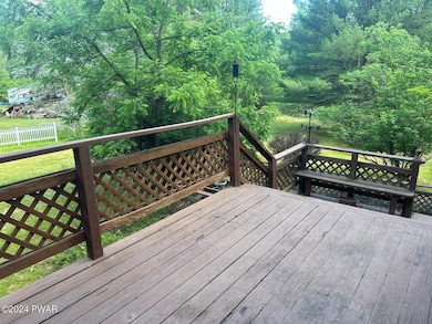 906 Hudson St, Hawley, PA 18428 - photo 4