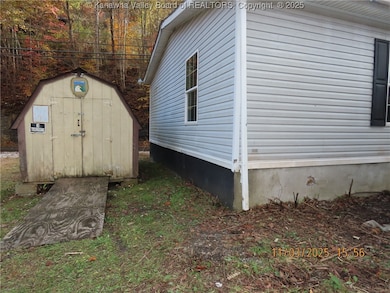 3142 Buffalo Creek Rd, Amherstdale, WV 26507 - photo 2