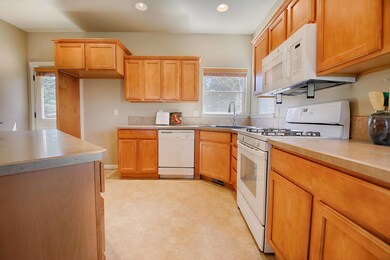 20703 Beaumont Dr, Bend, OR 97701 - photo 7