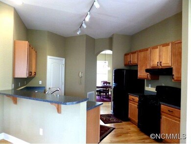 Kitchen/Breakfast Bar