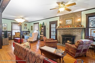 04_91AtlanticSt_165_LivingRoom_LowRes