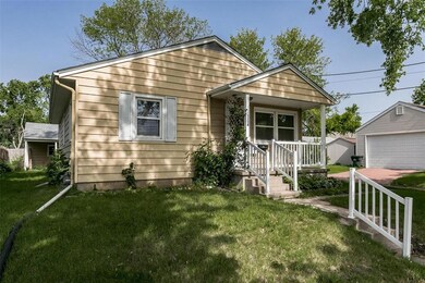 1114 11th St NW, Cedar Rapids, IA 52405 - photo 4