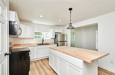 812 1st St N, Newton, IA 50208 - photo 7