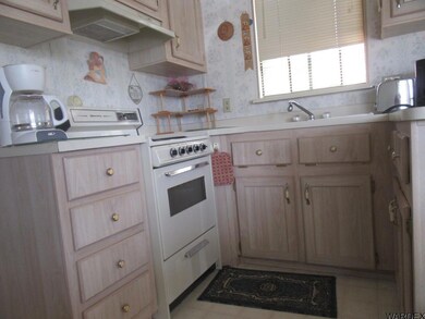 646 W Falcon Dr, Quartzsite, AZ 85346 - photo 2