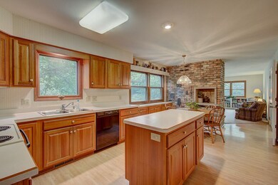 2384 Kathleen St, Fitchburg, WI 53711 - photo 5