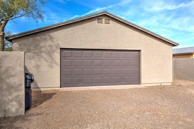 11002 E Grove St-3