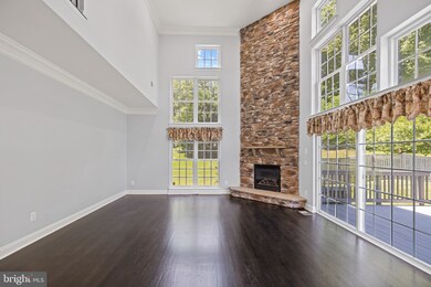 19308 Bothwell Ct, Triangle, VA 22172 - photo 4