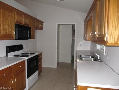 1141 Cranbrook Cir, Asheboro, NC 27205 - photo 6